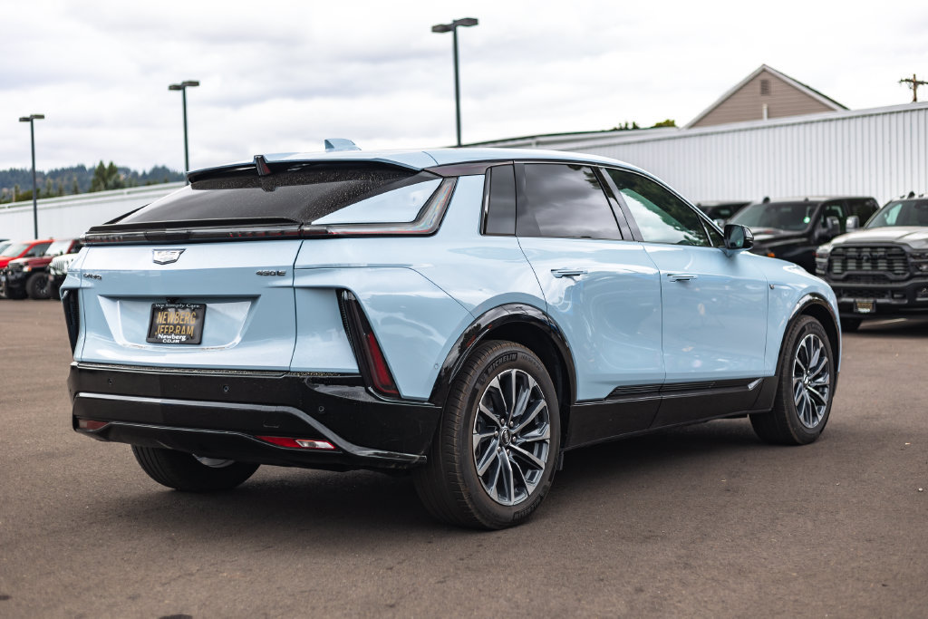 Used 2024 Cadillac Lyriq Sport RWD image 7