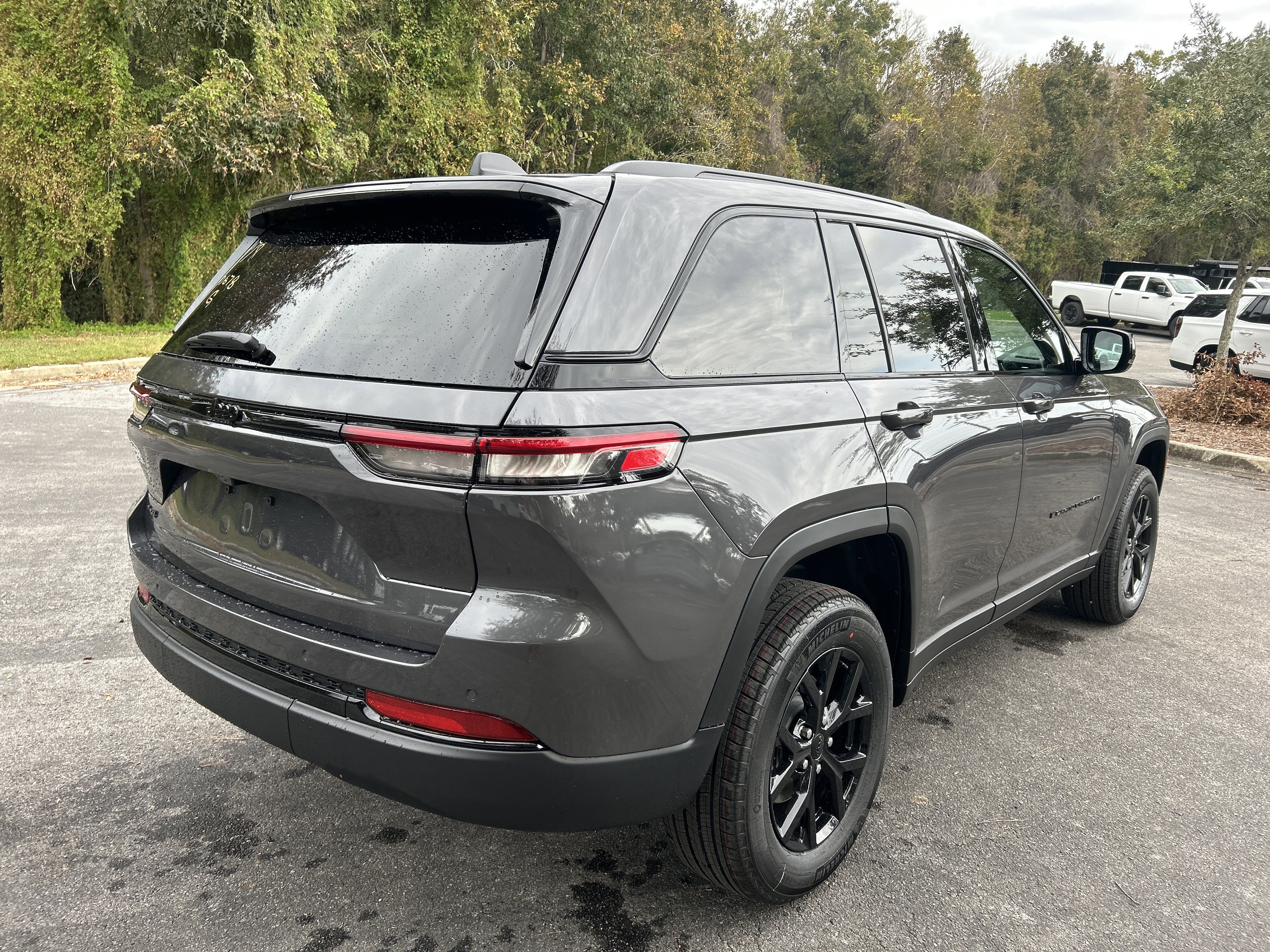New 2025 Jeep Grand Cherokee Altitude image 9