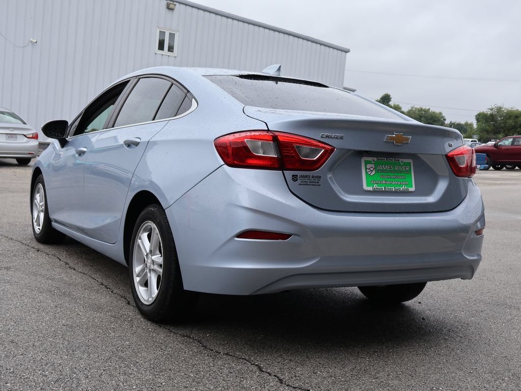 Used 2018 Chevrolet Cruze LT FWD image 3