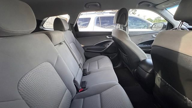Used 2017 Hyundai Santa Fe SE FWD image 7