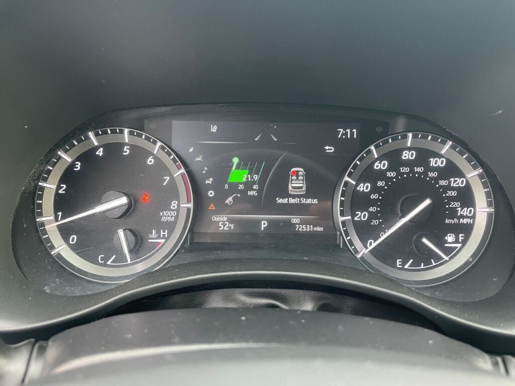 Used 2021 Toyota Highlander XLE AWD/4WD image 22