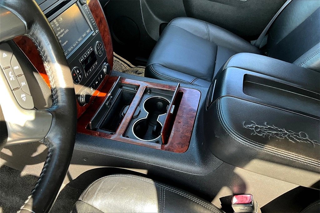 Used 2014 Chevrolet Suburban LTZ image 14