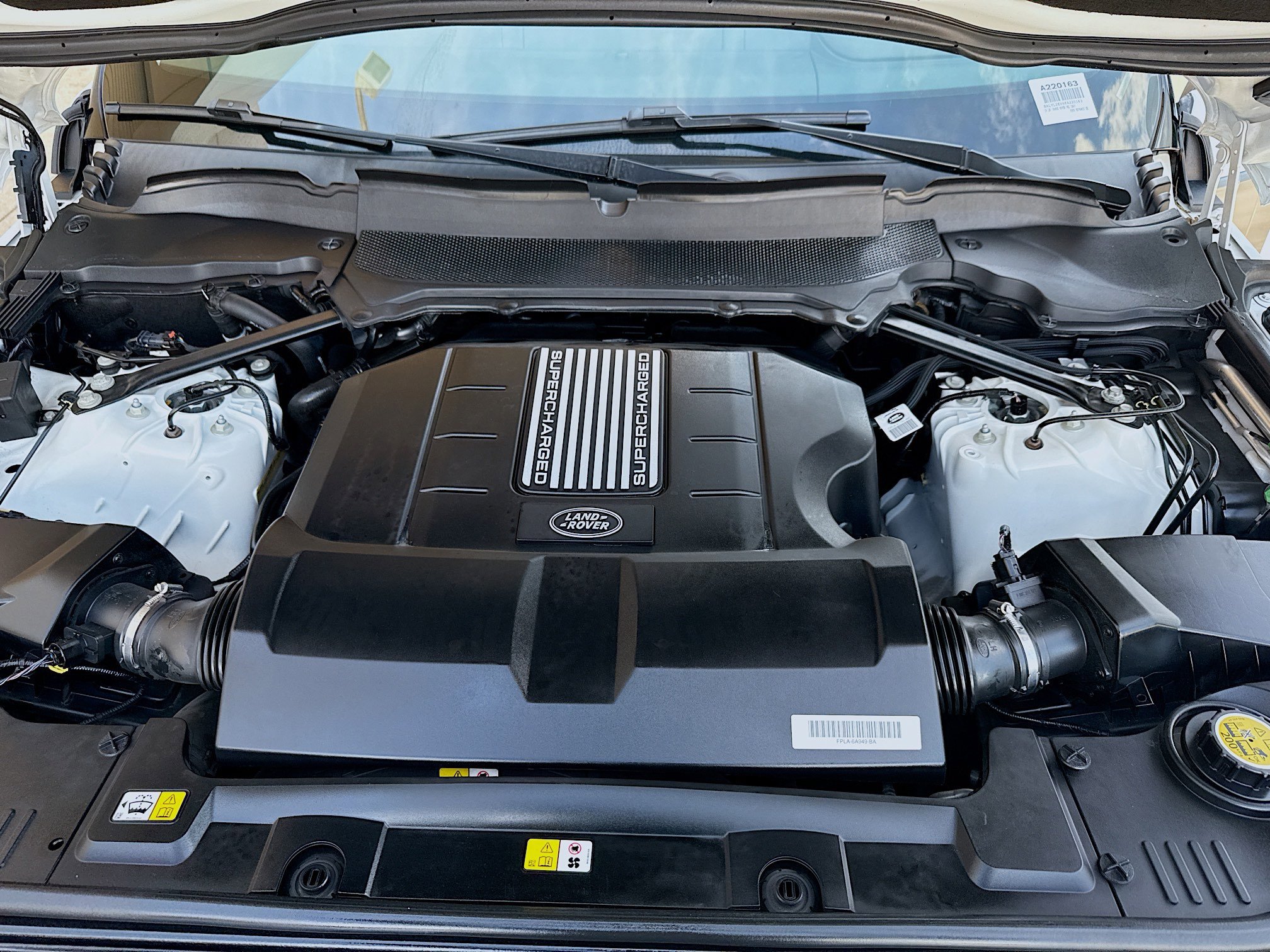 Used 2019 Land Rover Range Rover Velar R-Dynamic SE image 36