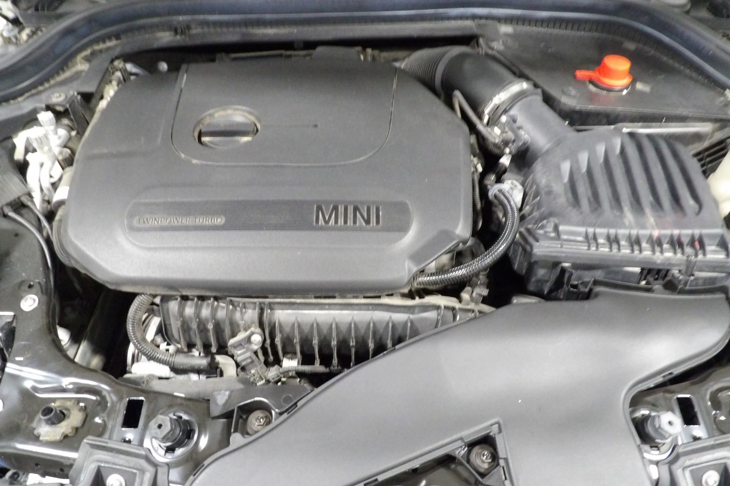 Used 2022 MINI Cooper 2-Door Hardtop image 17