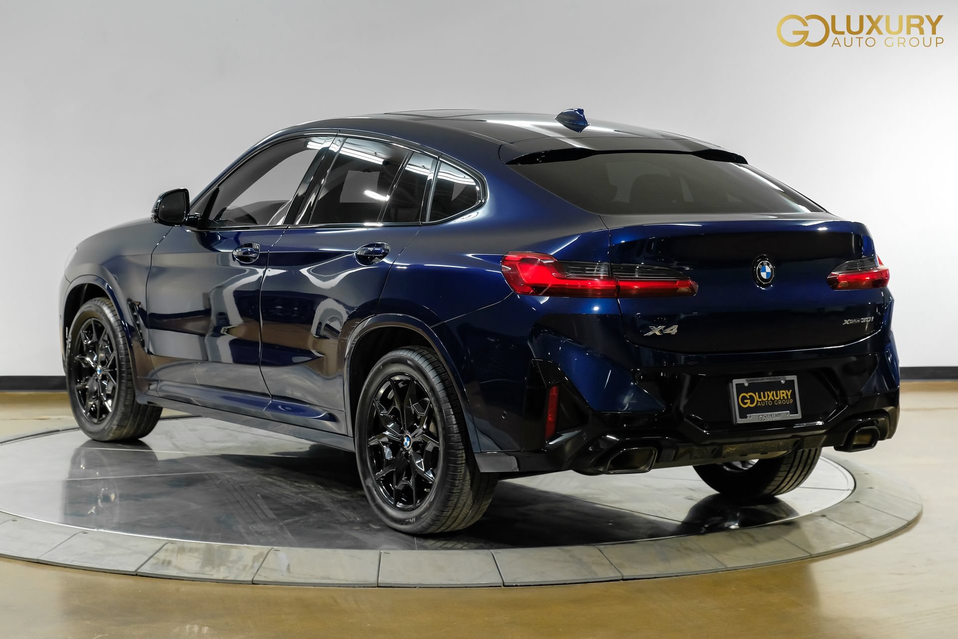 Used 2024 BMW X4 xDrive30i w/ M Sport Package AWD/4WD image 11
