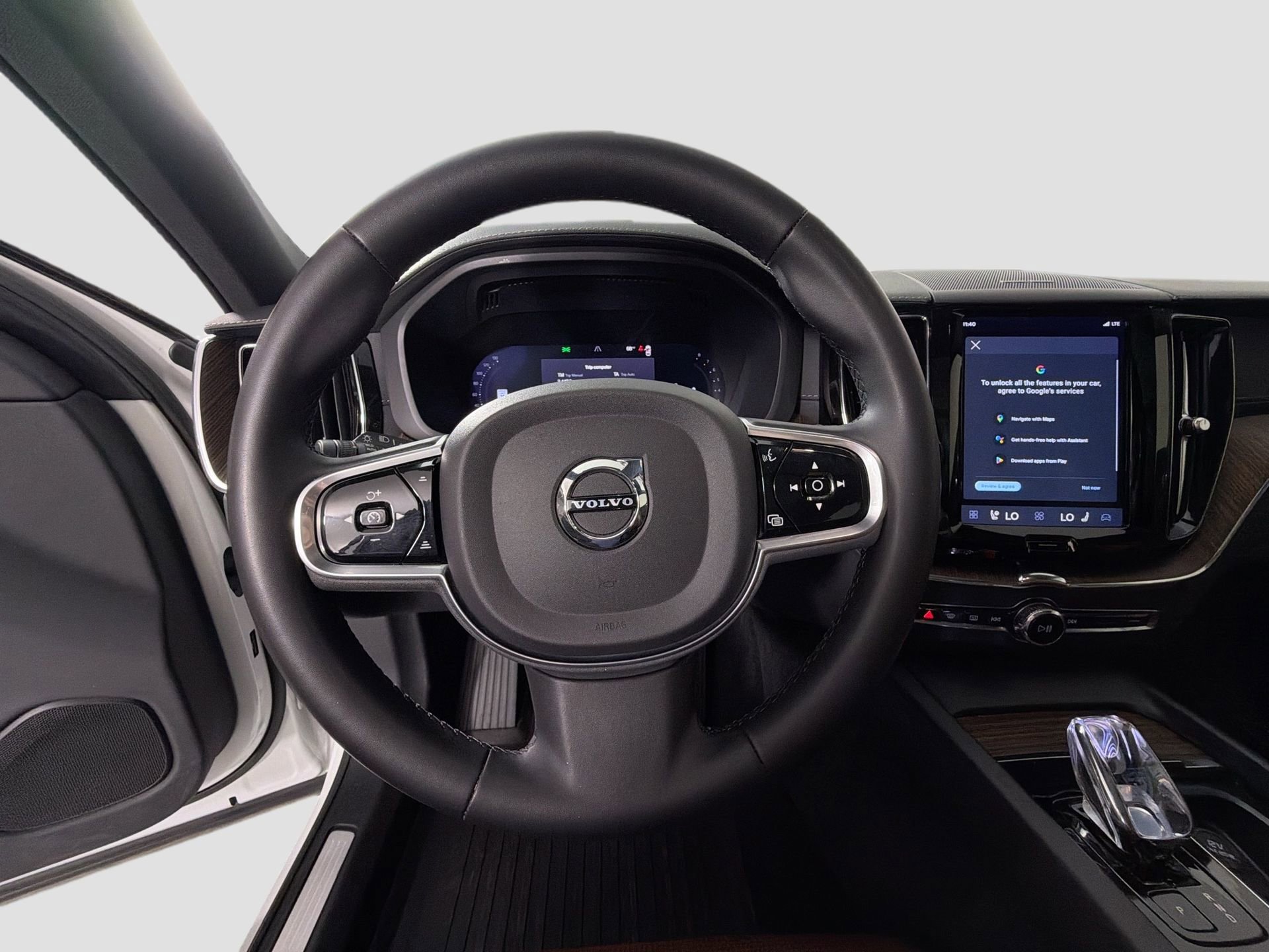 Certified 2023 Volvo XC60 B5 Ultimate w/ Climate Package FWD image 12