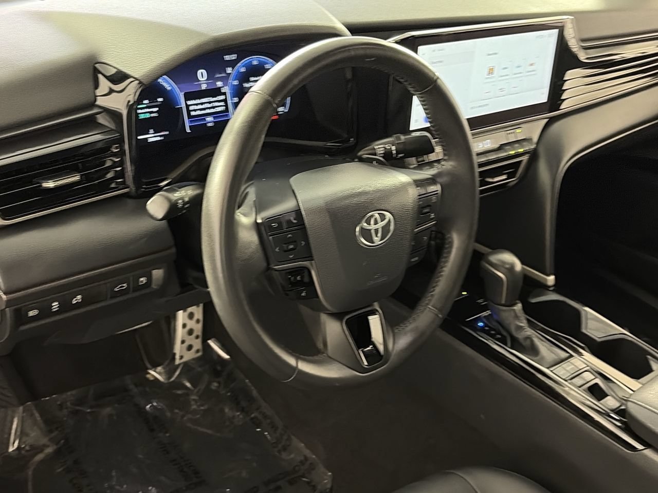 Used 2025 Toyota Camry XSE FWD image 11