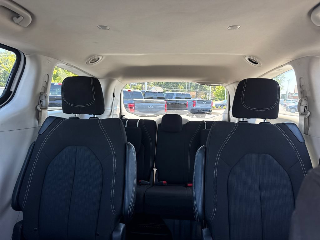 Used 2023 Chrysler Voyager LX FWD image 44