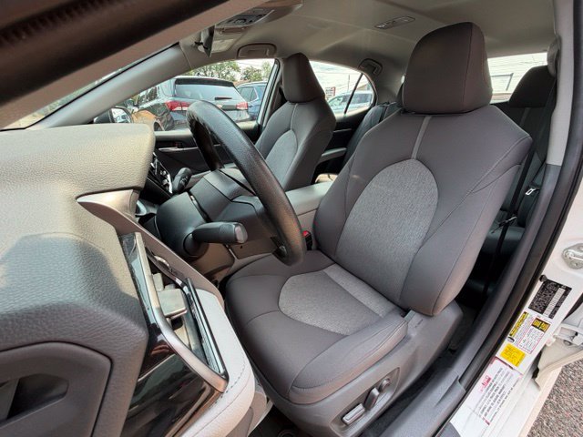 Used 2021 Toyota Camry LE FWD image 10