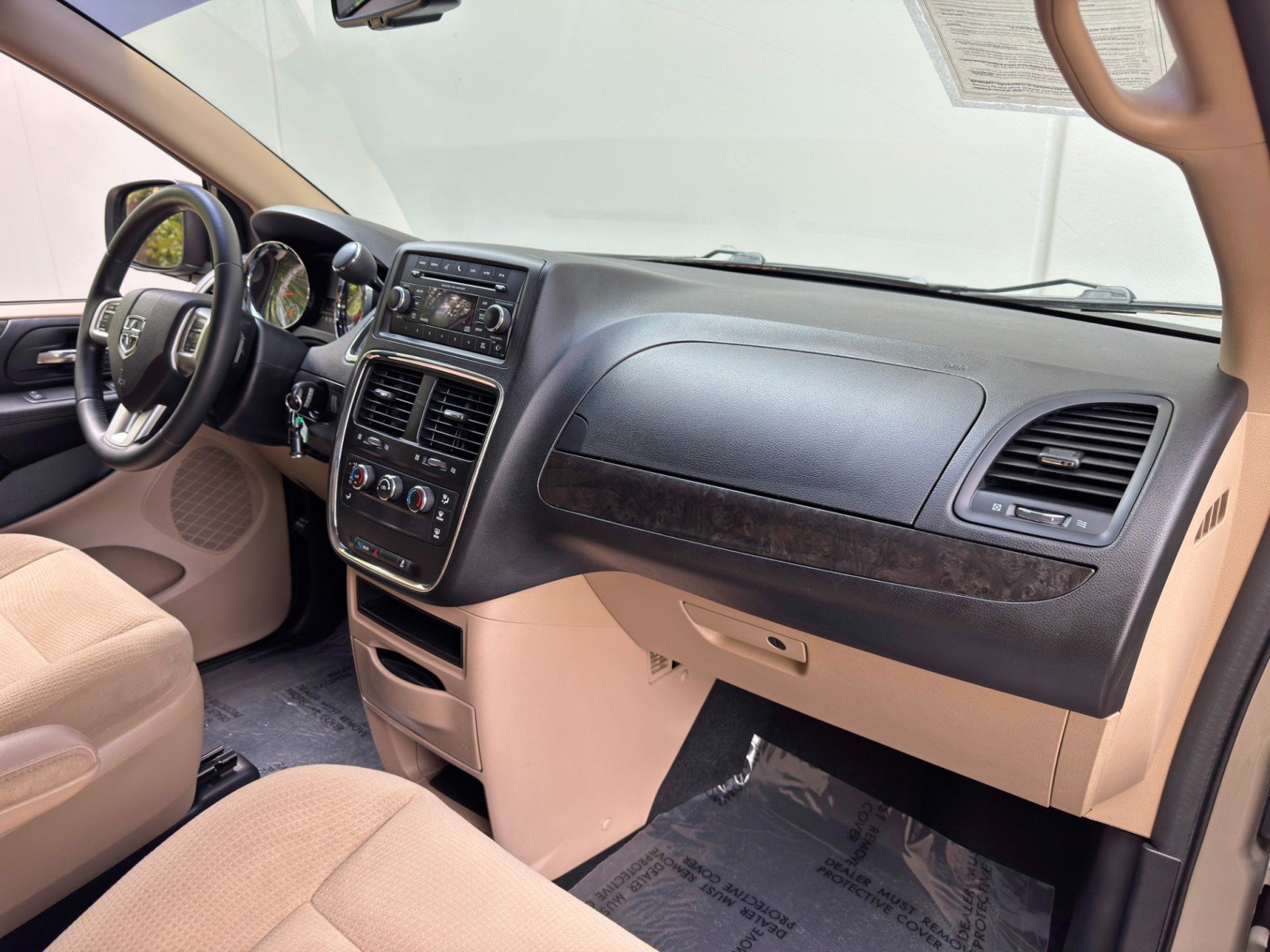 Used 2015 Dodge Grand Caravan American Value Package w/ UConnect Hands-Free Group FWD image 13