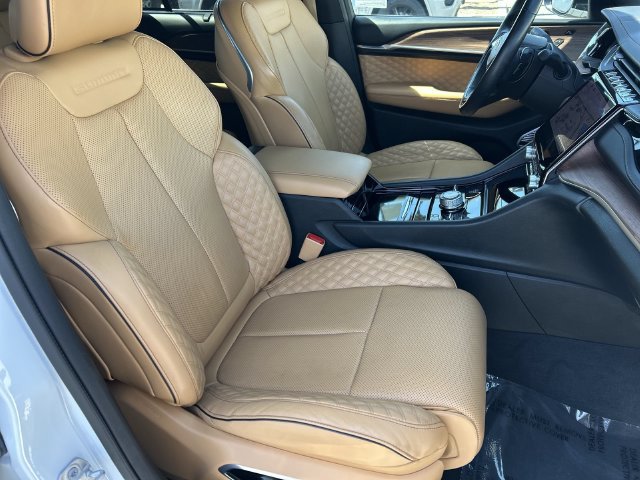 Used 2022 Jeep Grand Cherokee Summit w/ Luxury Tech Group V AWD/4WD image 11