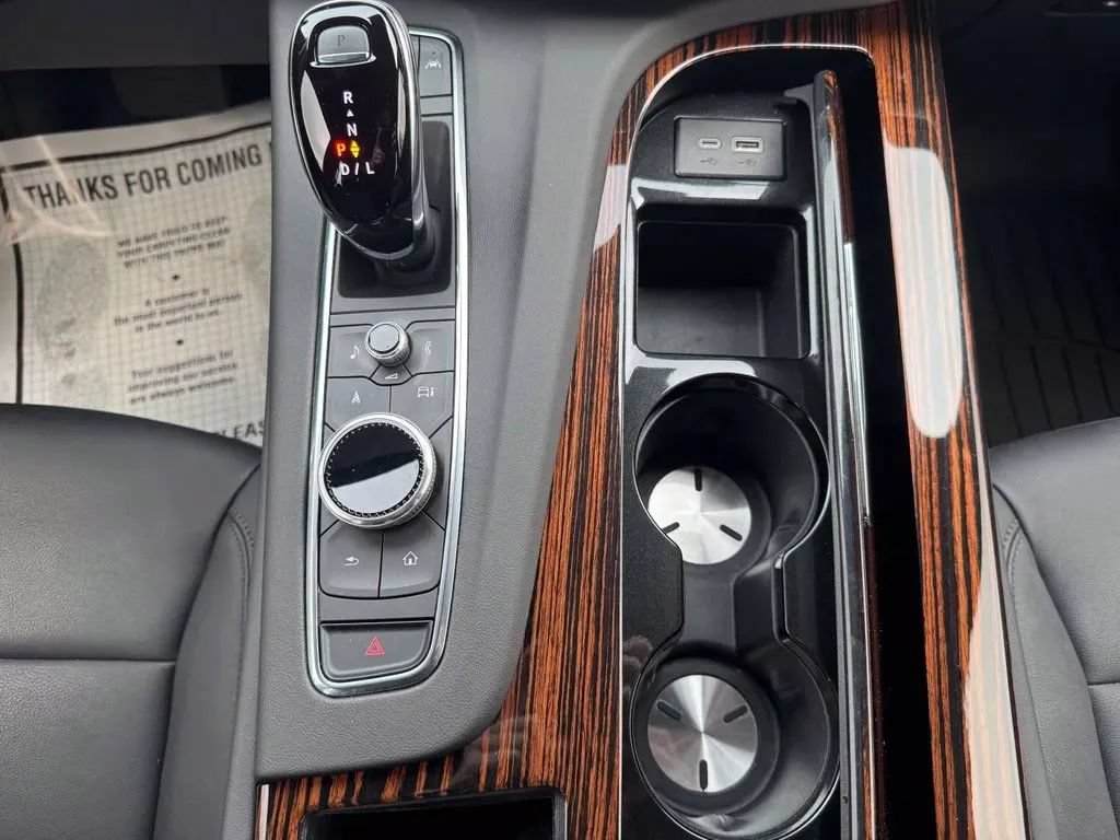 Used 2024 Cadillac Escalade Luxury AWD/4WD image 29