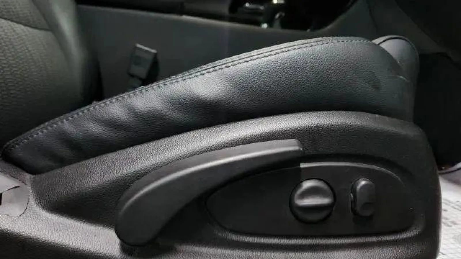 Used 2015 Chevrolet Impala LT w/ Convenience Package image 17