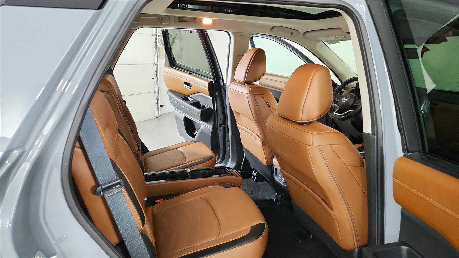 Used 2024 Nissan Pathfinder Platinum FWD image 21
