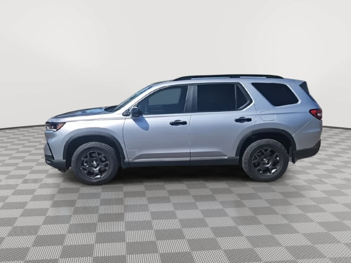 Certified 2025 Honda Pilot TrailSport image 5