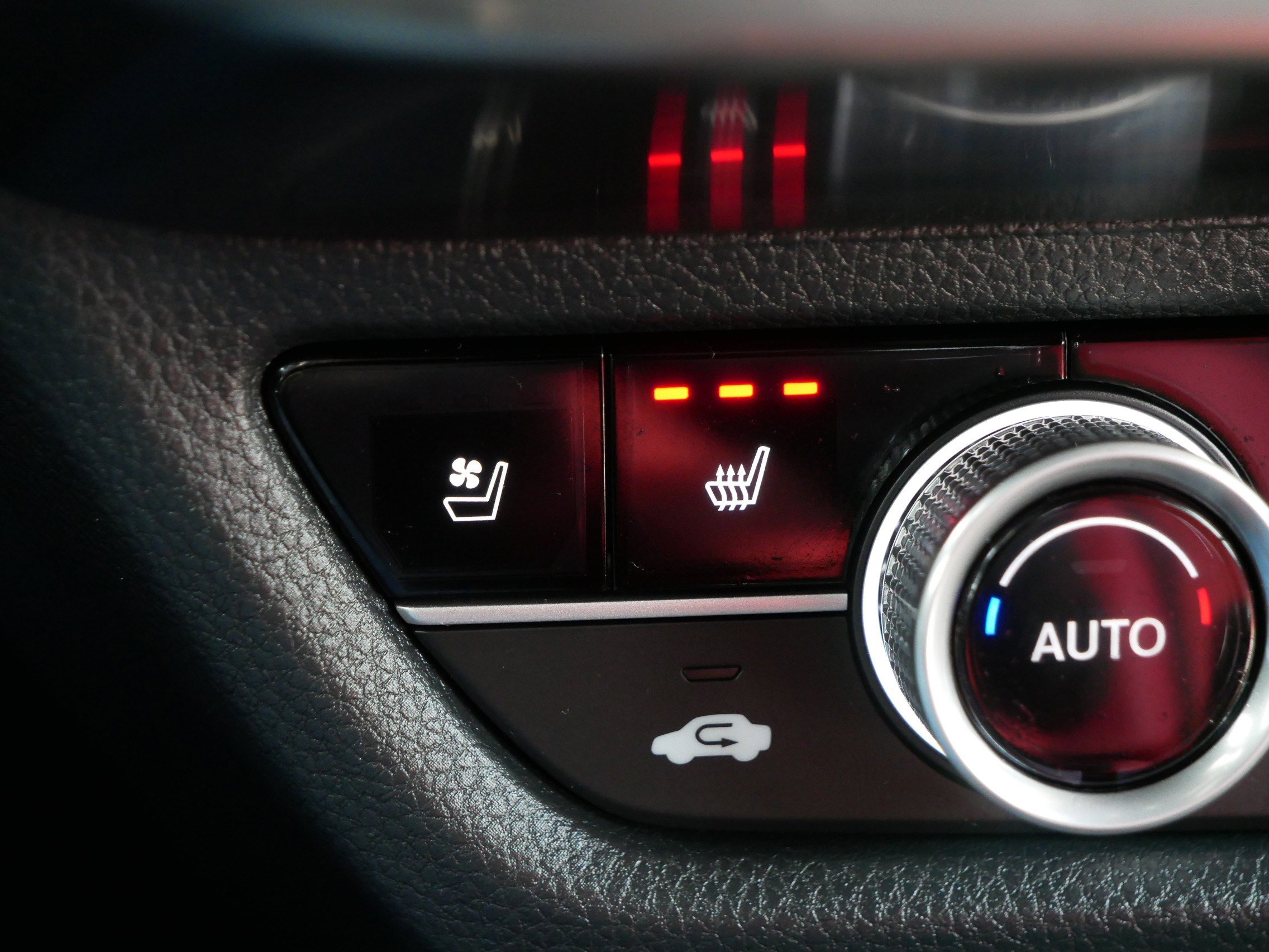 Certified 2025 Acura ADX A-Spec image 28