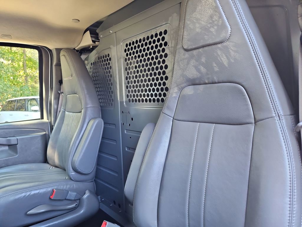 Used 2024 Chevrolet Express 2500 image 17