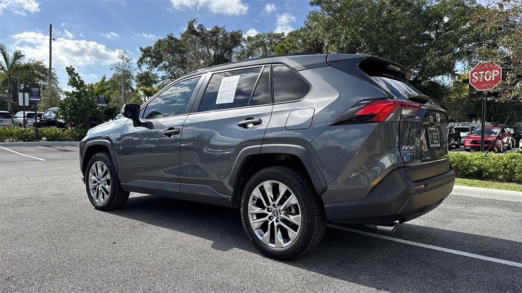 Used 2021 Toyota RAV4 XLE Premium image 27