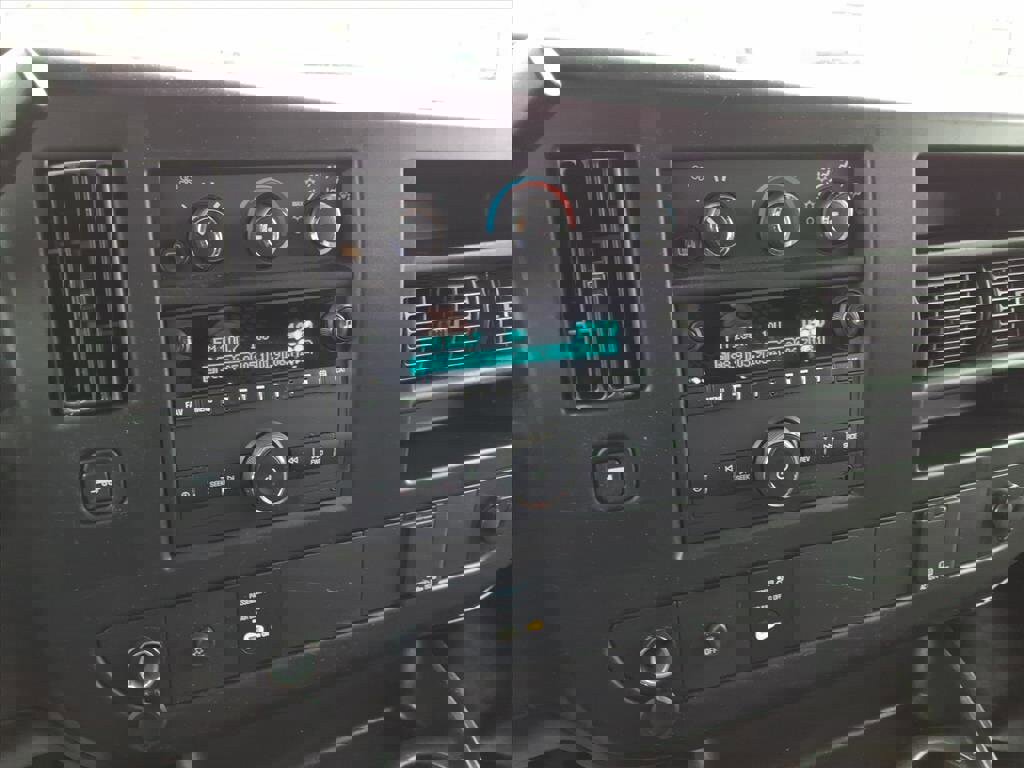 Used 2024 Chevrolet Express 2500 w/ Driver Convenience Package image 18