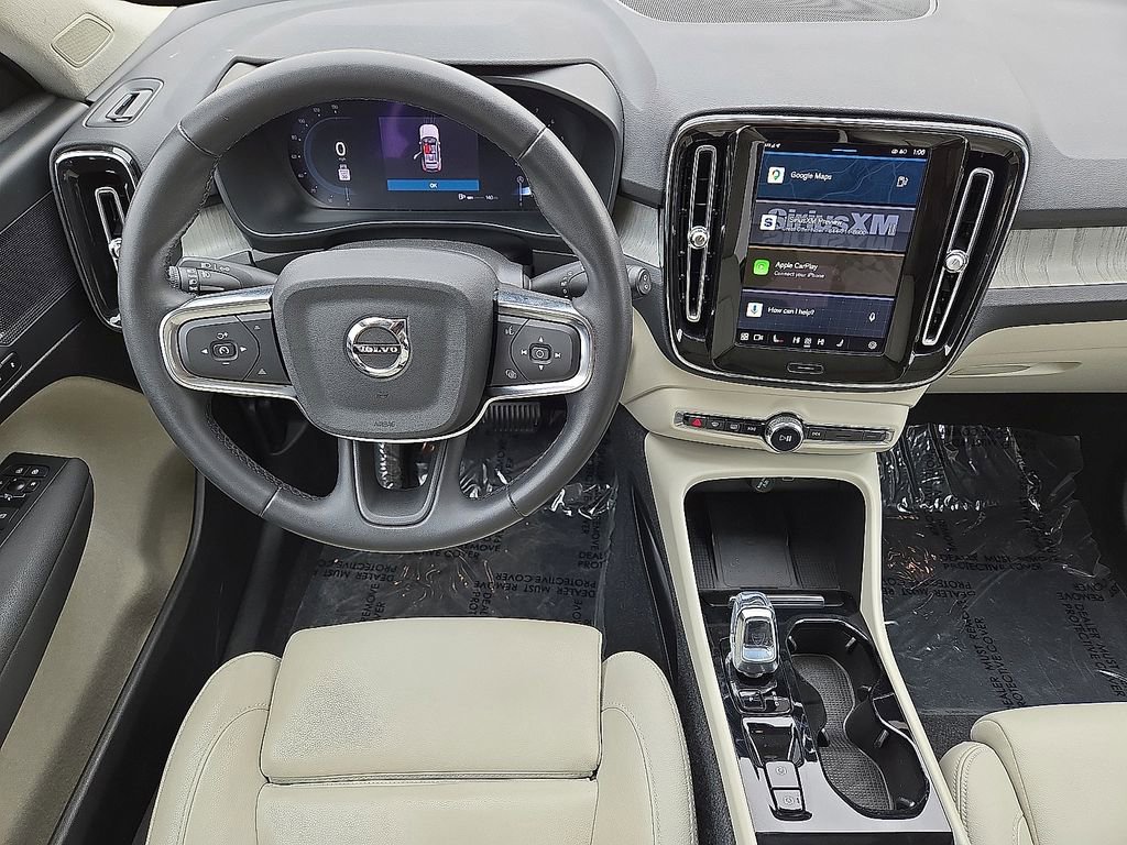 Used 2024 Volvo XC40 B5 Plus AWD/4WD image 17