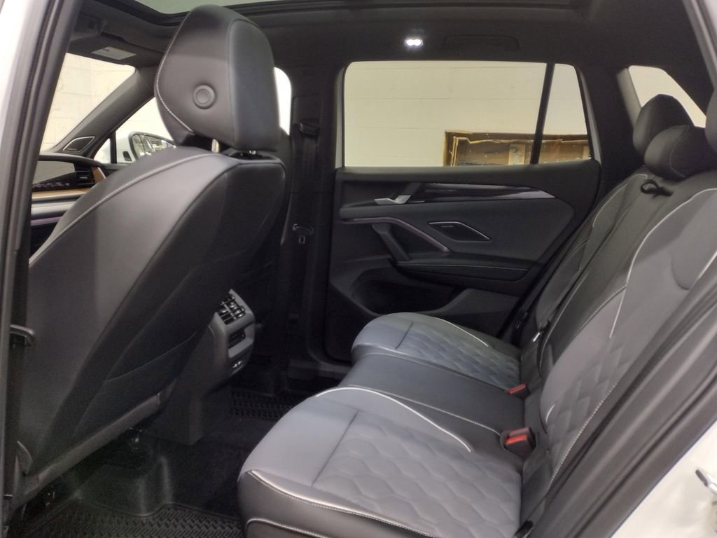 New 2026 Volkswagen Tiguan SEL R-Line image 28