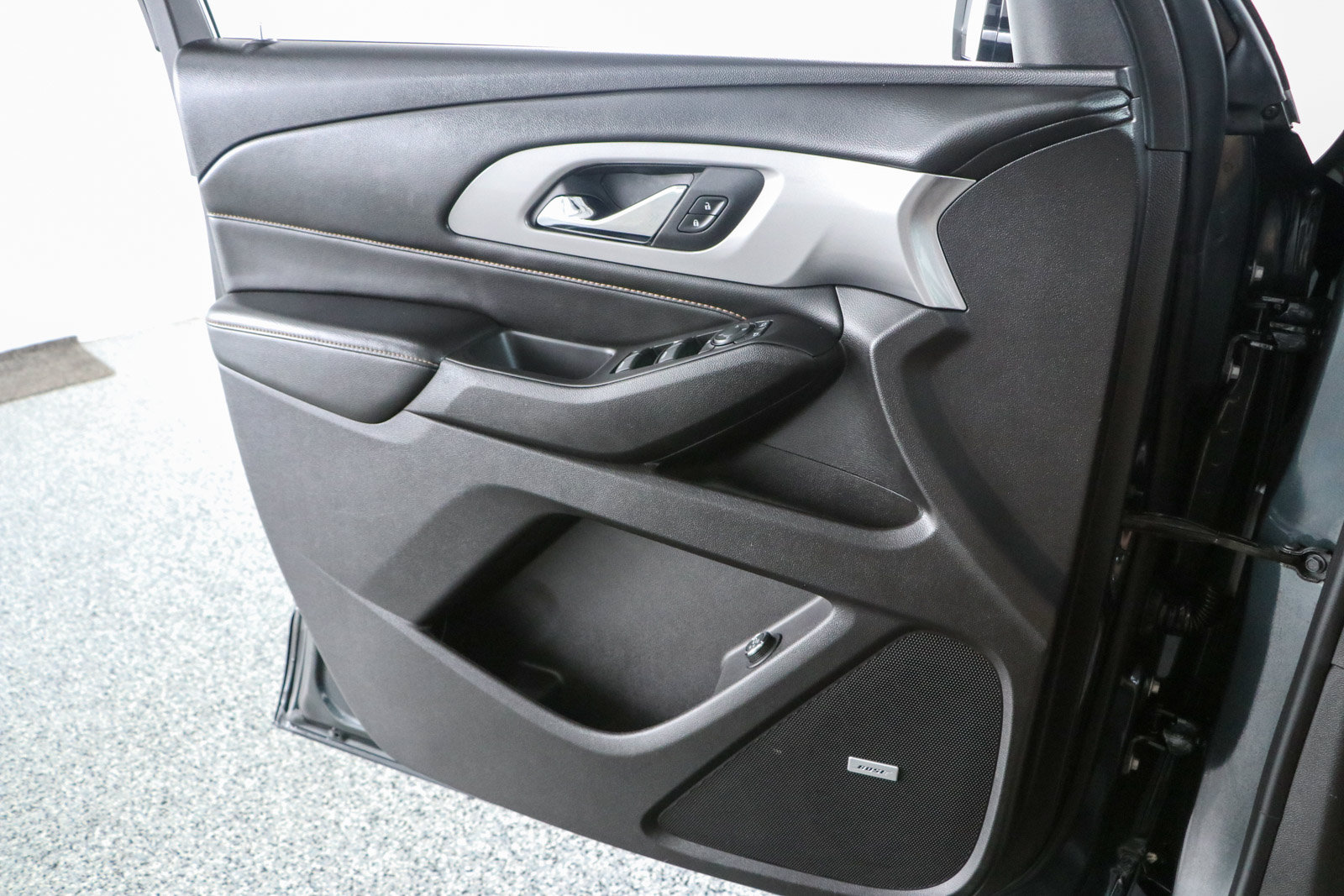Used 2018 Chevrolet Traverse LT FWD image 25