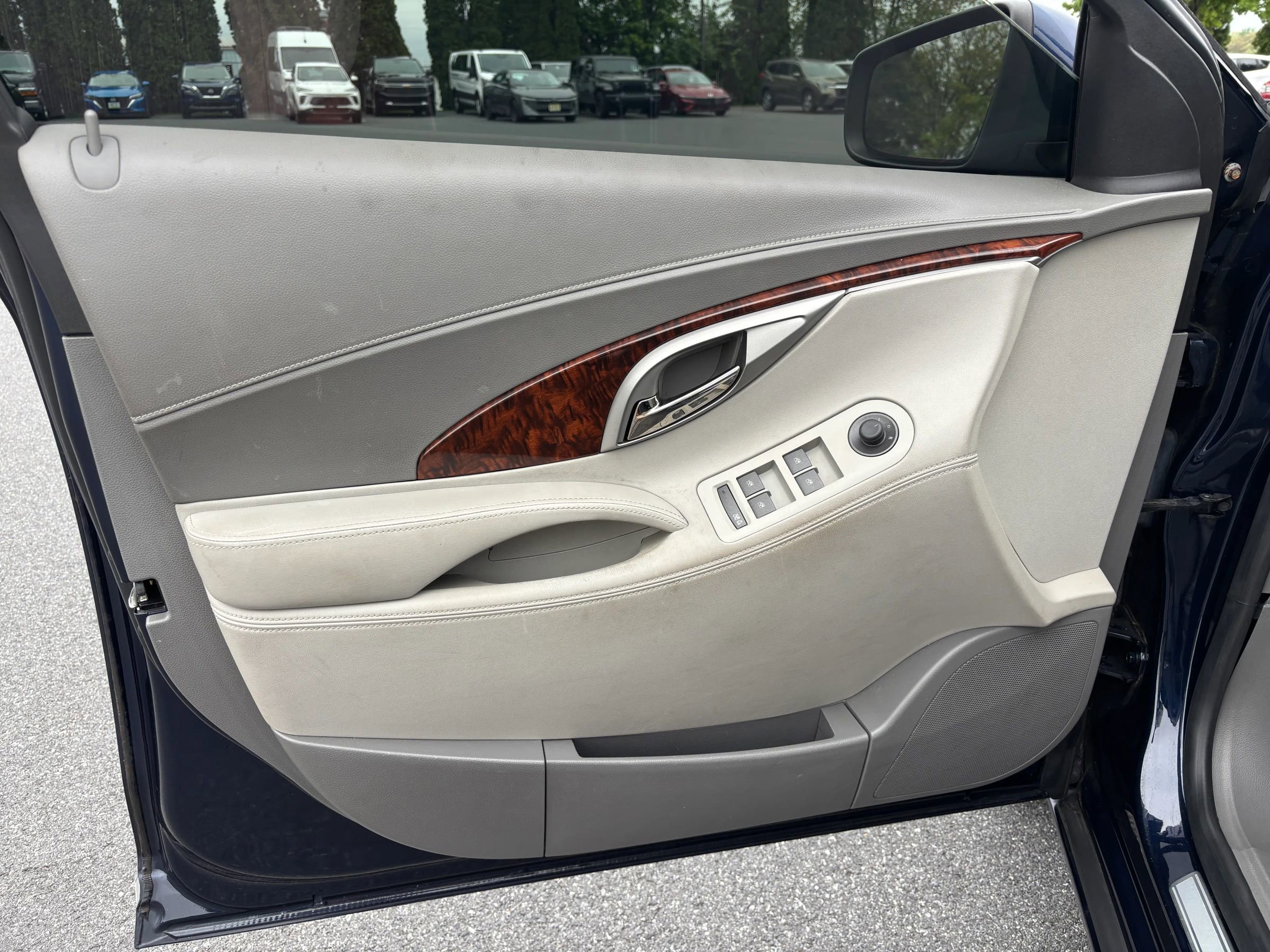 Used 2010 Buick LaCrosse CX FWD image 12