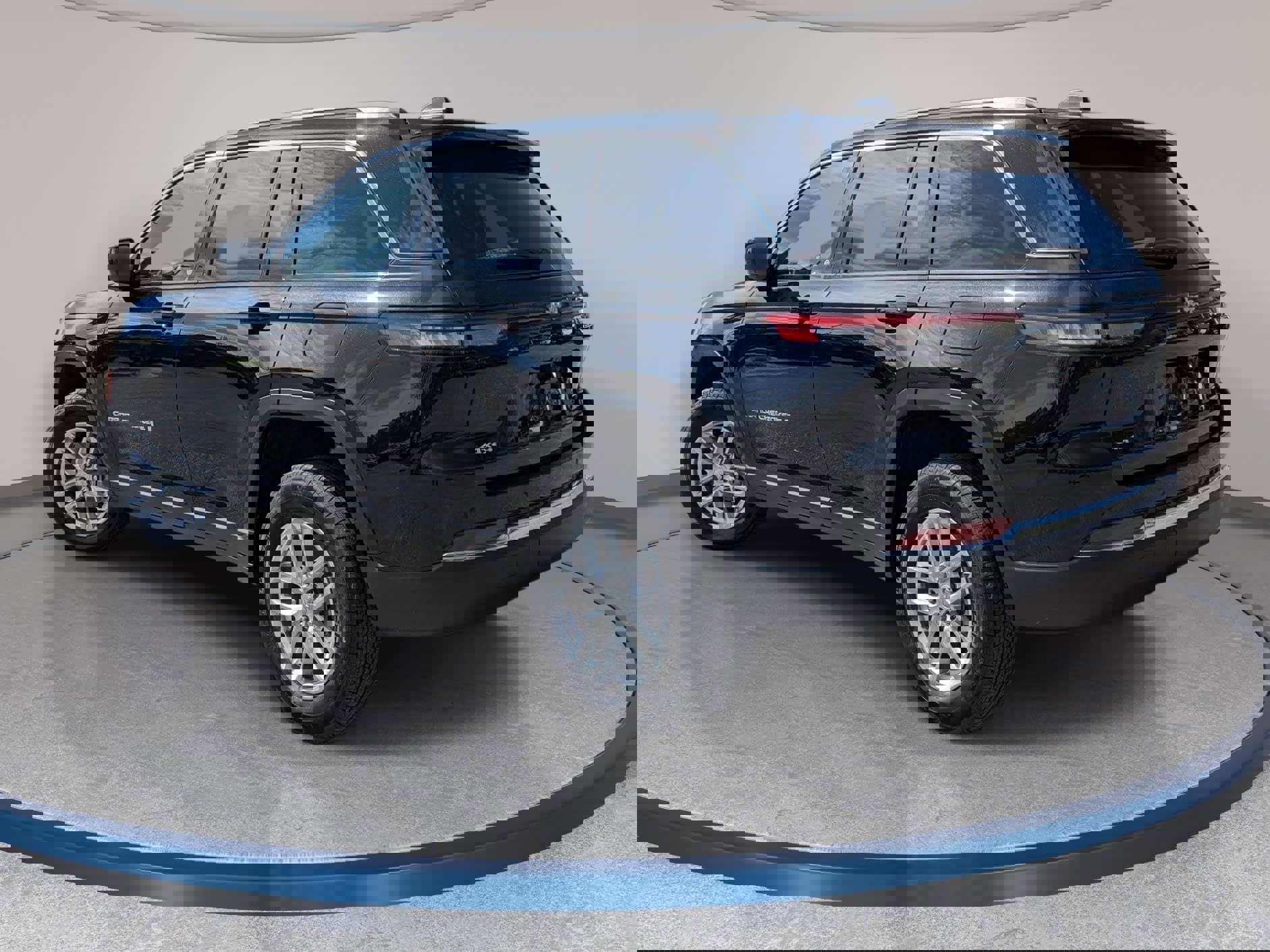 Certified 2025 Jeep Grand Cherokee Laredo X w/ Luxury Tech Group I image 7