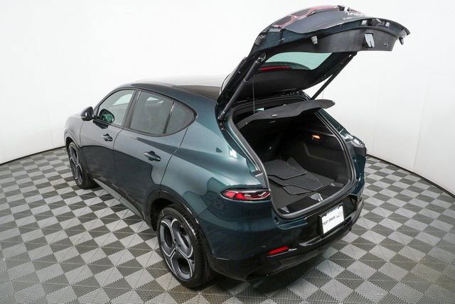 New 2026 Alfa Romeo Tonale w/ Black Premium Package image 31