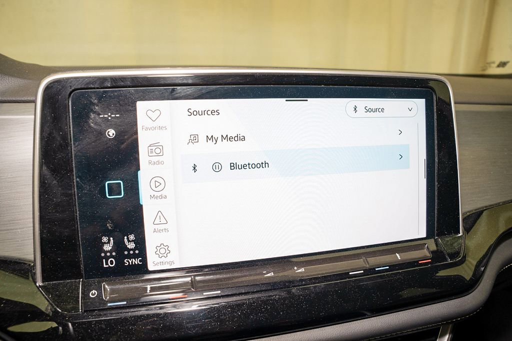 Used 2024 Volkswagen Atlas Cross Sport SE image 15