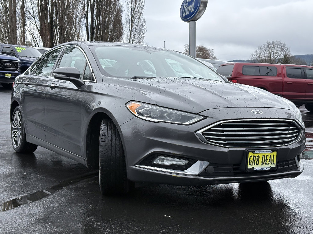Used 2017 Ford Fusion SE w/ Equipment Group 202A image 3
