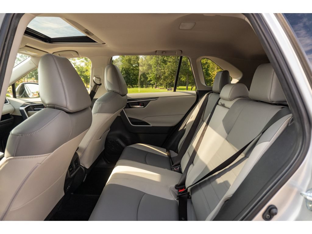 Used 2022 Toyota RAV4 XLE Premium AWD/4WD image 15