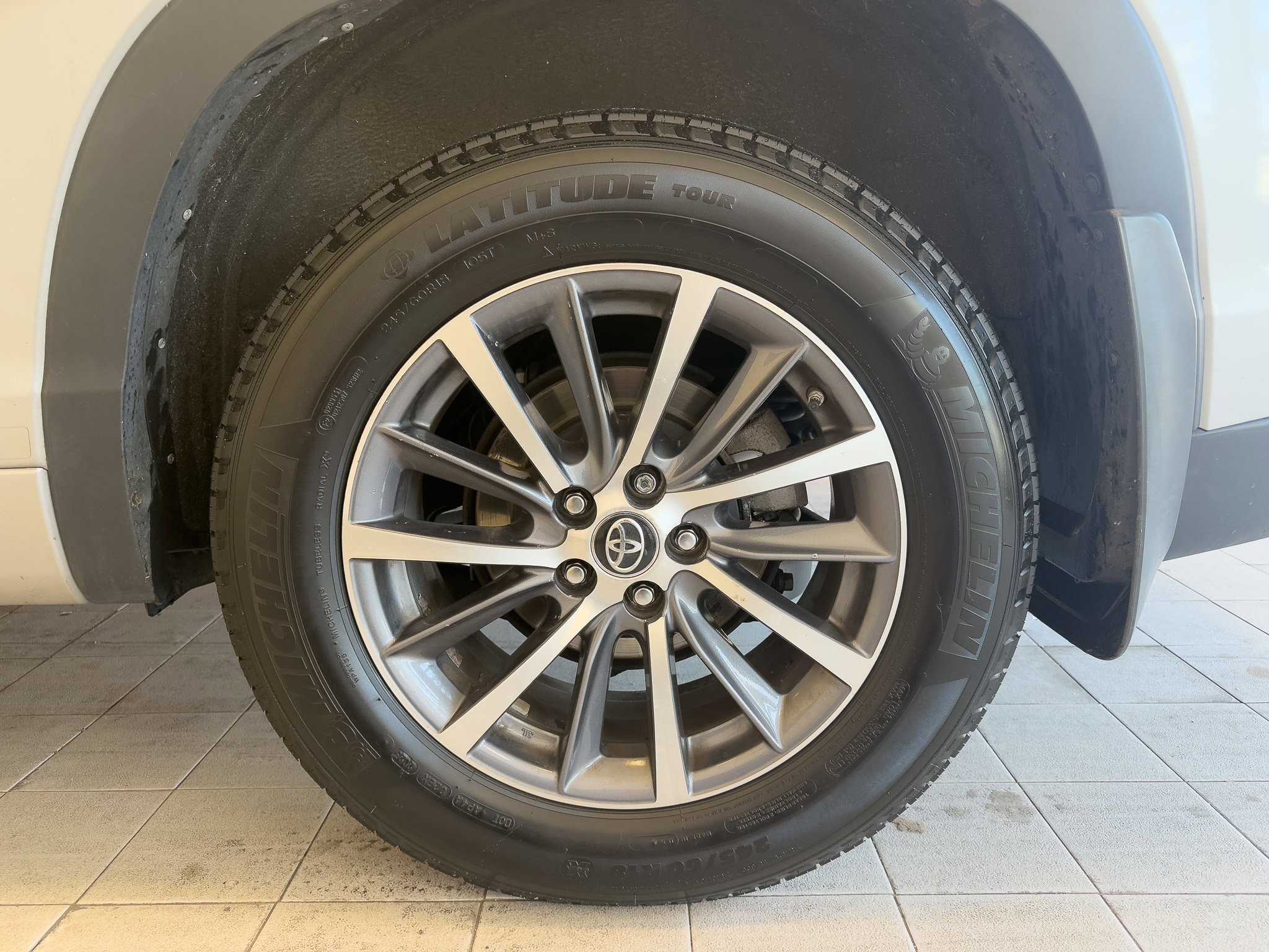 Used 2017 Toyota Highlander SE image 11