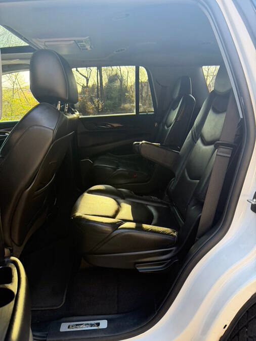 Used 2018 Cadillac Escalade Luxury AWD/4WD image 28
