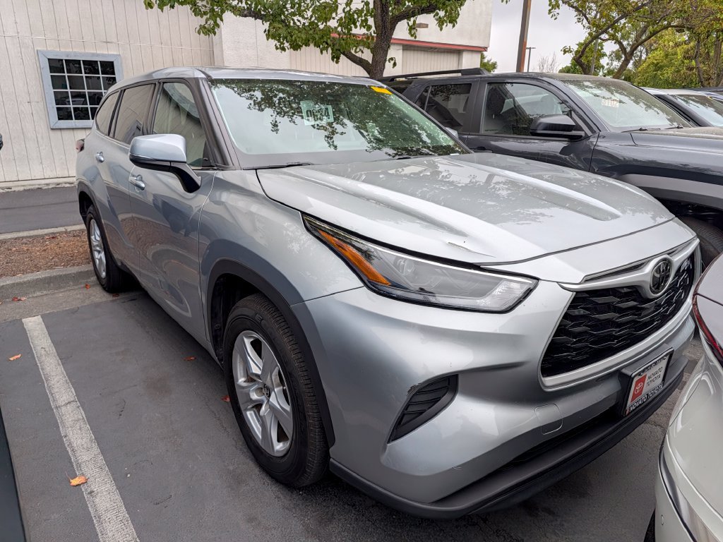 Used 2022 Toyota Highlander L FWD image 5