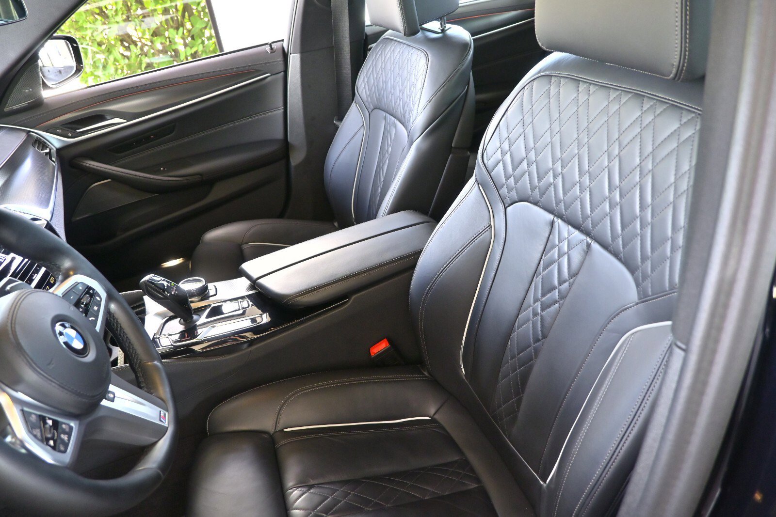 Used 2023 BMW M550i xDrive w/ Executive Package image 10