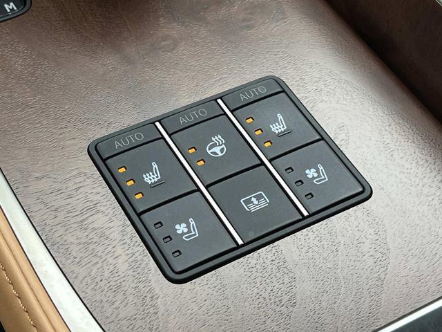 Certified 2023 Lexus LS 500 w/ Accessory Package (Z2) RWD image 36