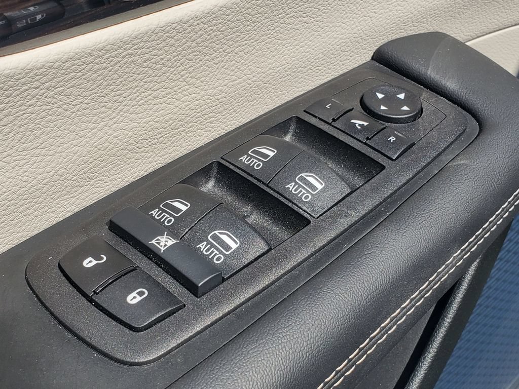 Used 2024 Chrysler Pacifica Limited w/ Uconnect Theater Family Group AWD/4WD image 8