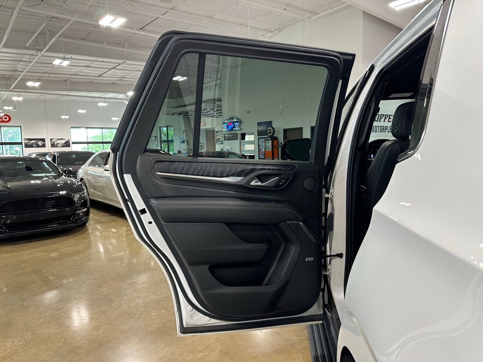 Used 2022 GMC Yukon Denali RWD image 32