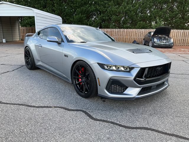 Used 2025 Ford Mustang GT Premium RWD image 3