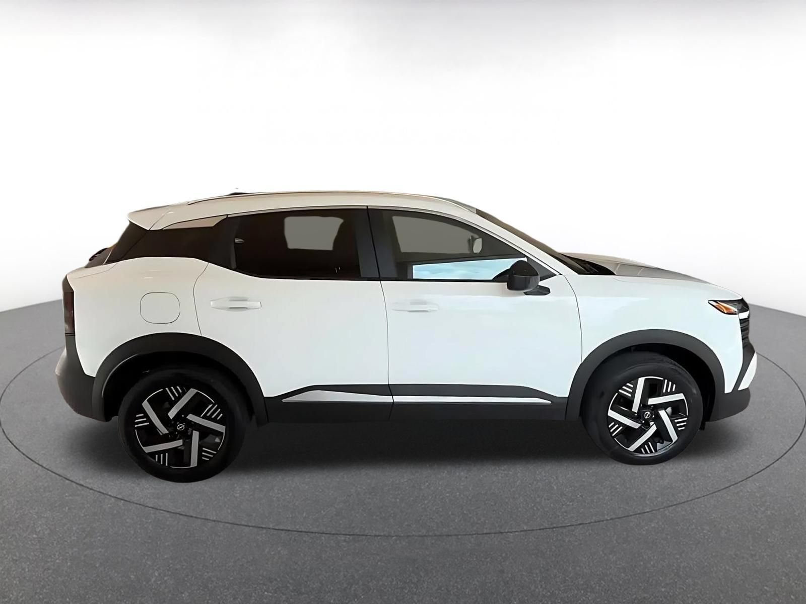 Used 2026 Nissan Kicks SV w/ Cold Weather Package FWD image 16