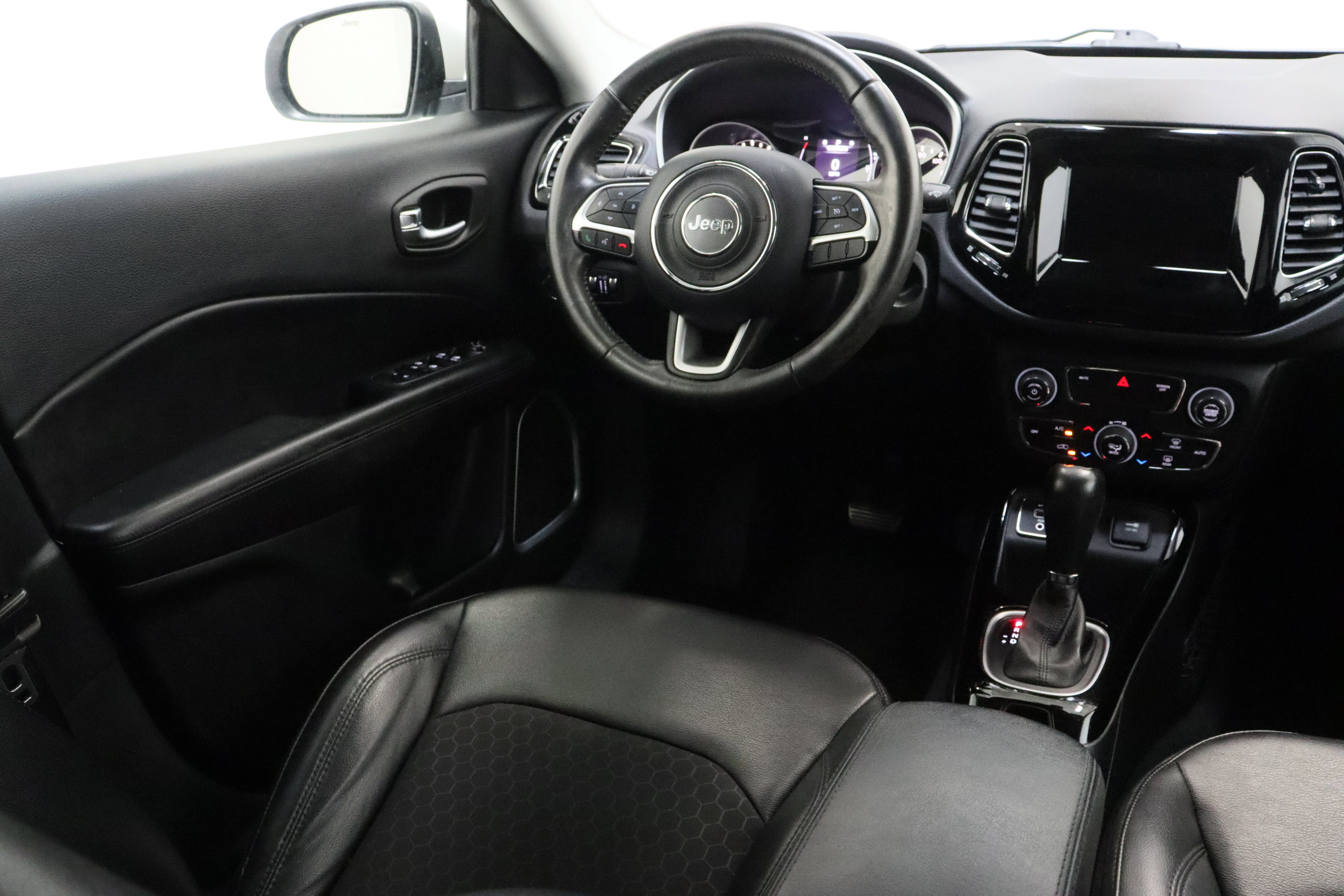 Used 2019 Jeep Compass Latitude image 27