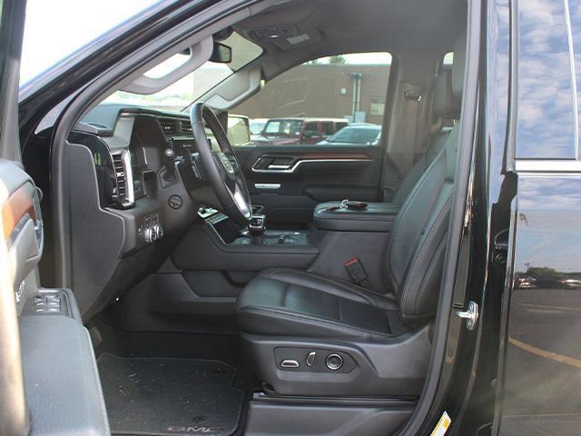 Used 2025 GMC Sierra 1500 Denali AWD/4WD image 12