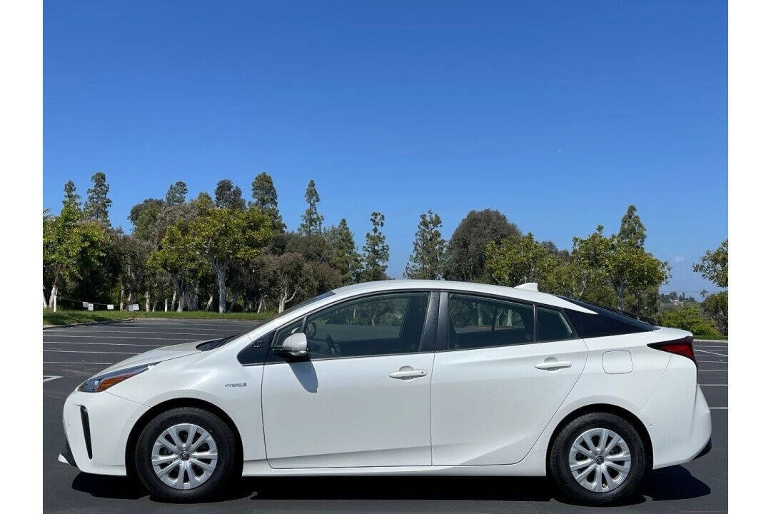 Used 2019 Toyota Prius LE w/ Carpet Mat Package FWD image 6