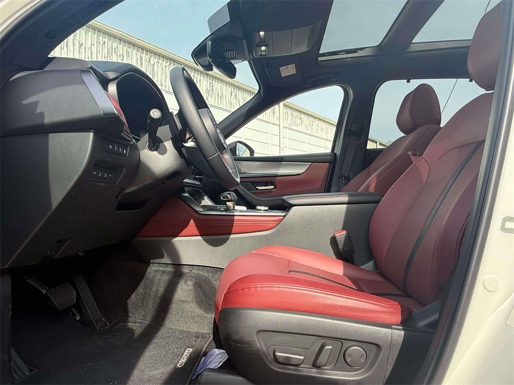 Certified 2025 MAZDA CX-70 Plug-In Hybrid w/ Premium Plus image 10