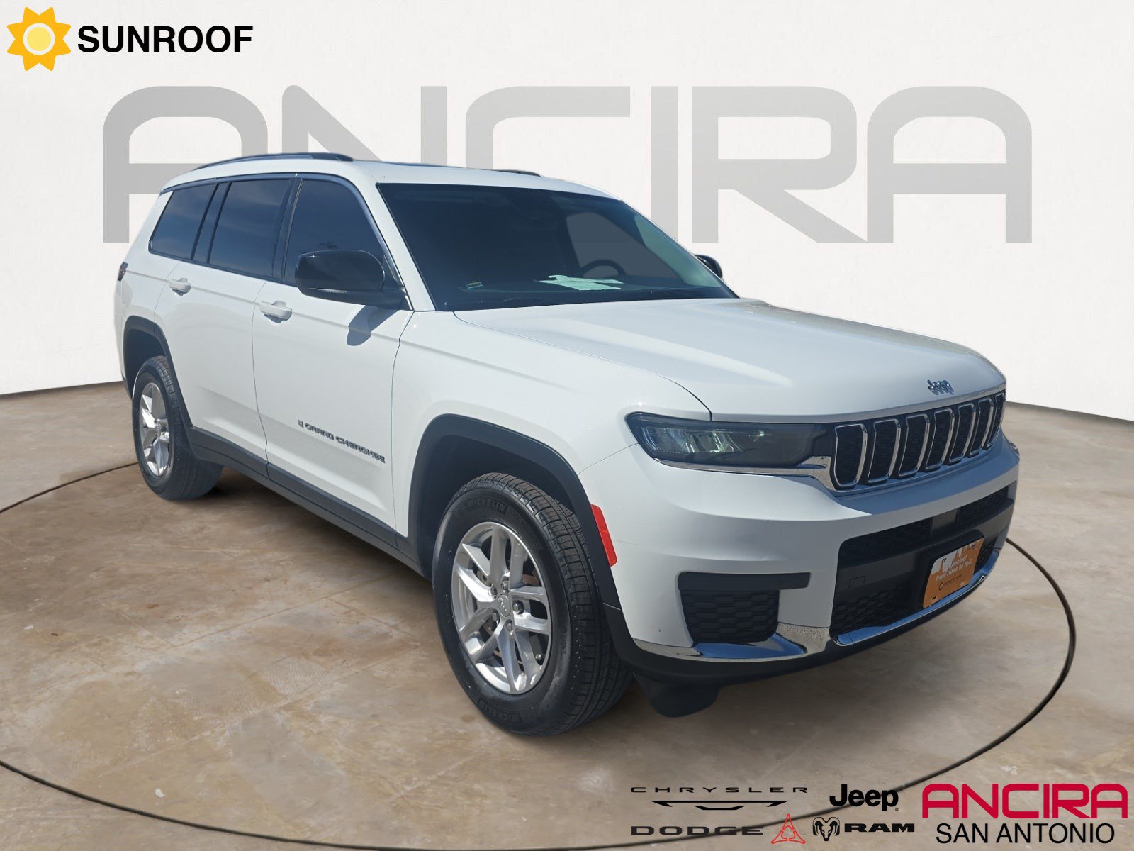 Used 2023 Jeep Grand Cherokee L Laredo AWD/4WD image 1