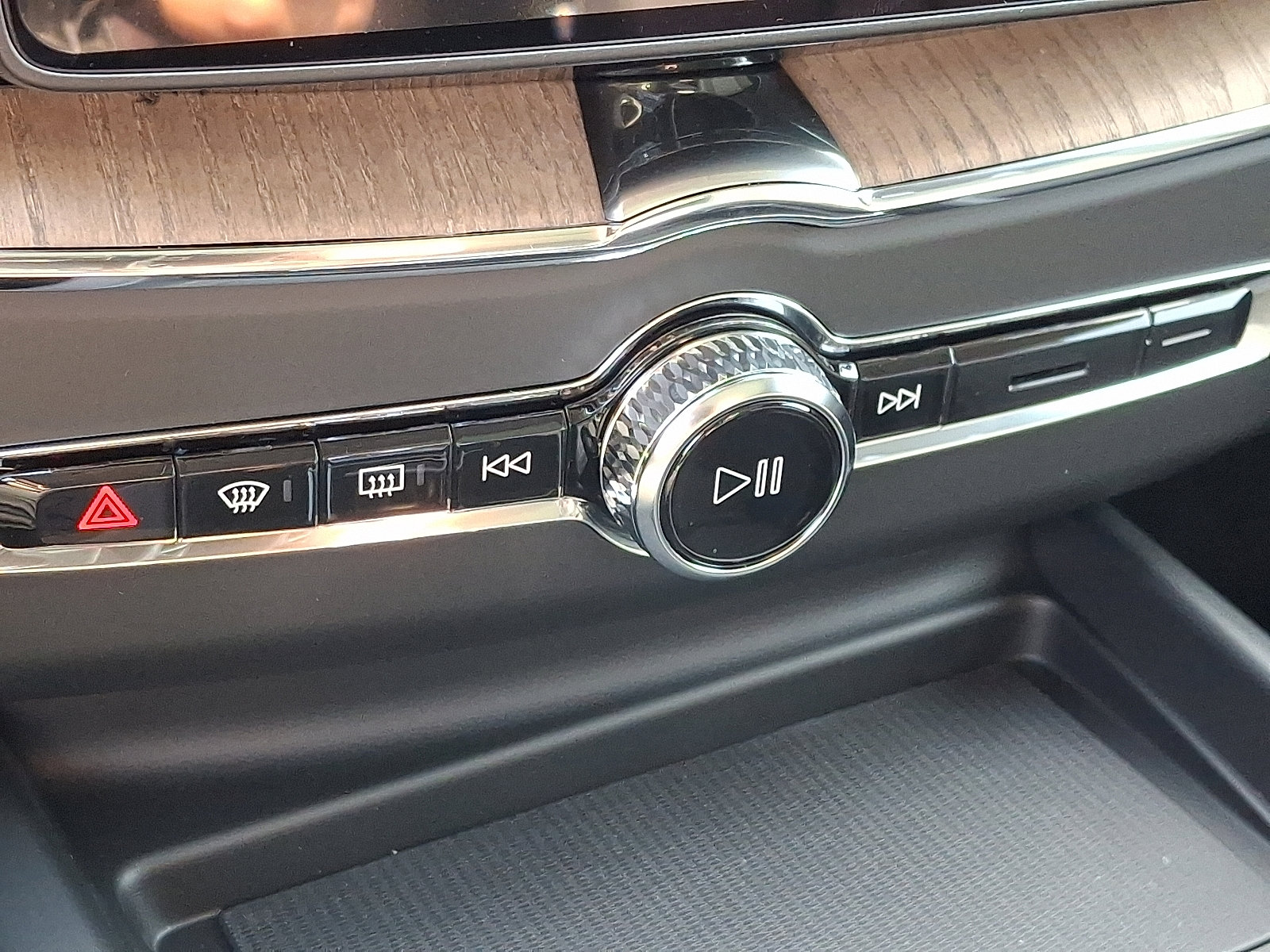 New 2026 Volvo XC60 B5 Plus w/ Protection Package Premier image 10
