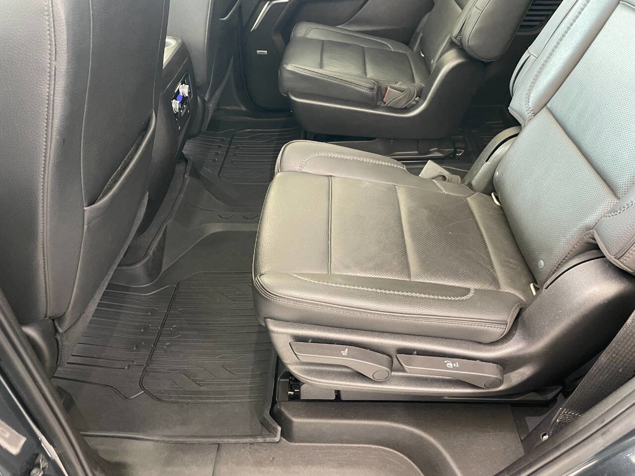 Used 2021 GMC Yukon Denali w/ Denali Premium Package image 21