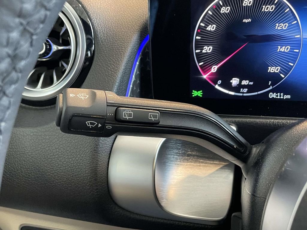 Used 2024 Mercedes-Benz GLB 250 4MATIC image 39