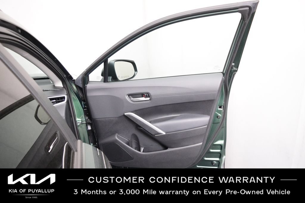 Used 2022 Toyota Corolla Cross XLE w/ Convenience Package AWD/4WD image 15